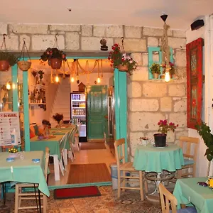  Oda ve Kahvaltı Araçatı Butik